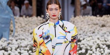 不限于聯(lián)名 藝術(shù)家正越來越深入地滲透時尚業(yè)